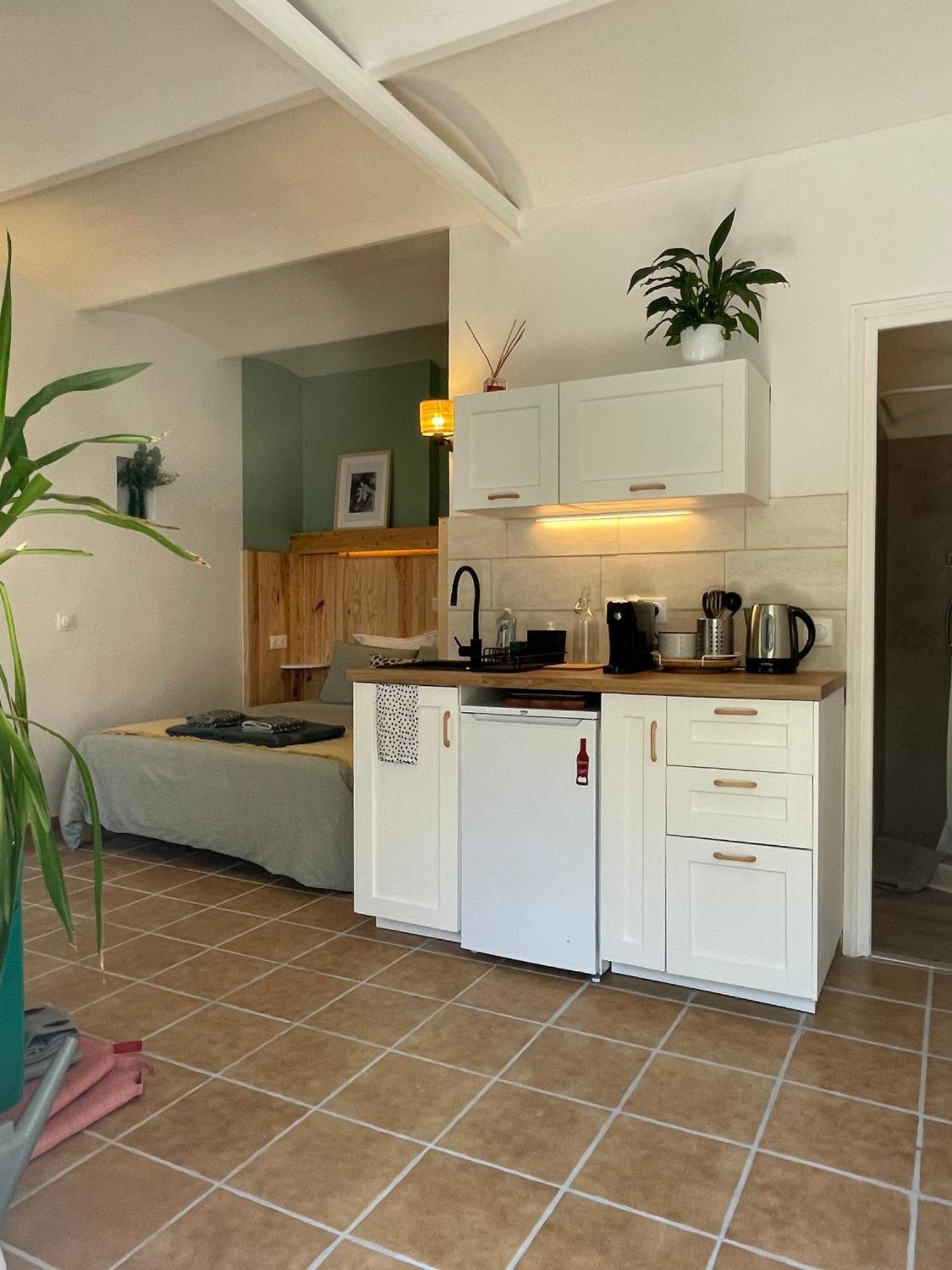 Cosy Studio - Place Du Figuier Bormes-les-Mimosas Luaran gambar